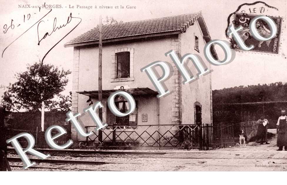 Le passage a niveau et la gare