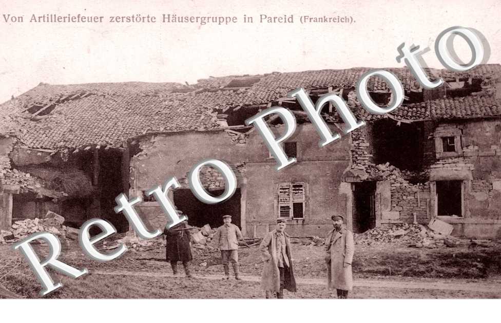 Von artilleriefeuer zerstorte Hausergruppe   - feldpostkarte