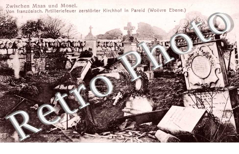 Von franzosich. Artilleriefeuer zerstorter Kirchhof in pareid