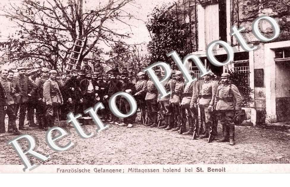 Franzosische Gefangenr Mittagessen holend bei St Benoit