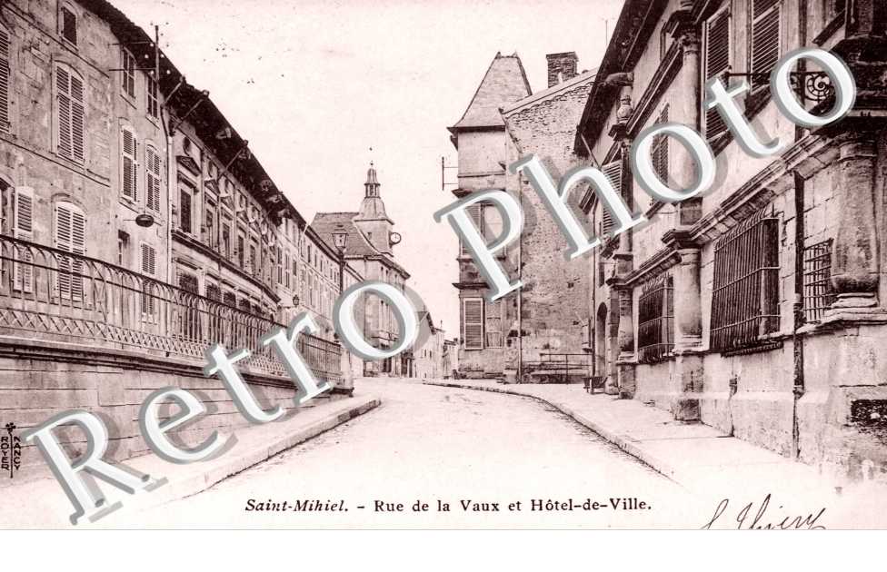 Rue de la Vaux et Hôtel de Ville