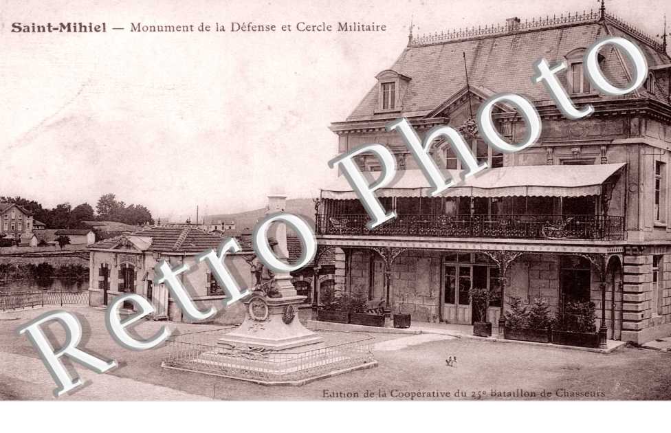 Monument de la Defense et Cercle Militaire