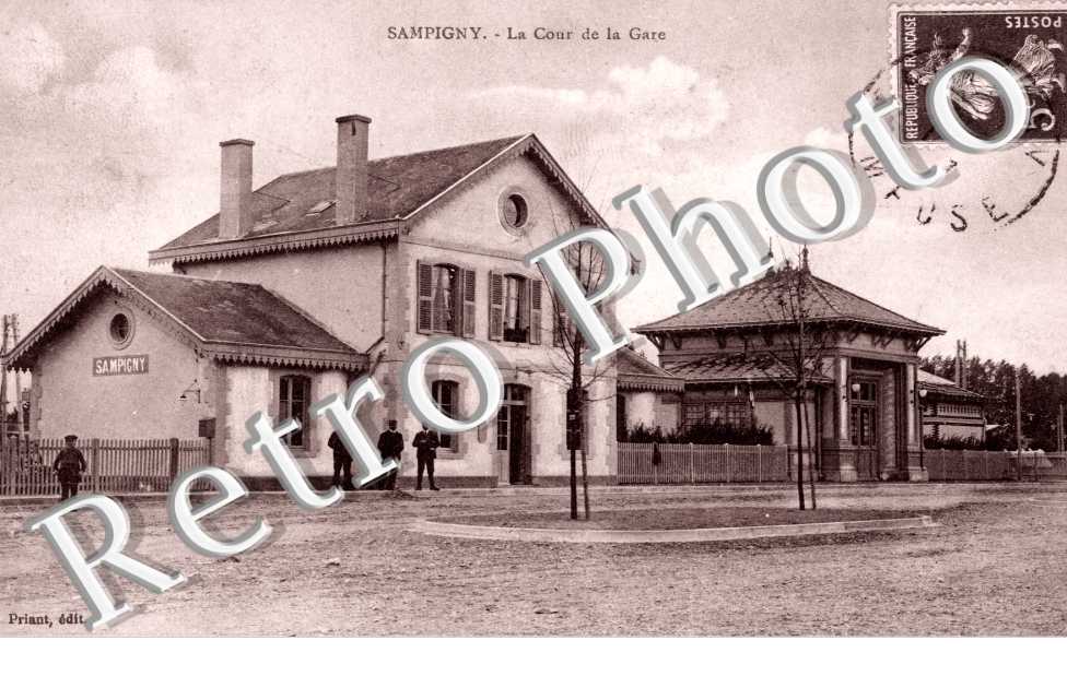 la cour de la gare