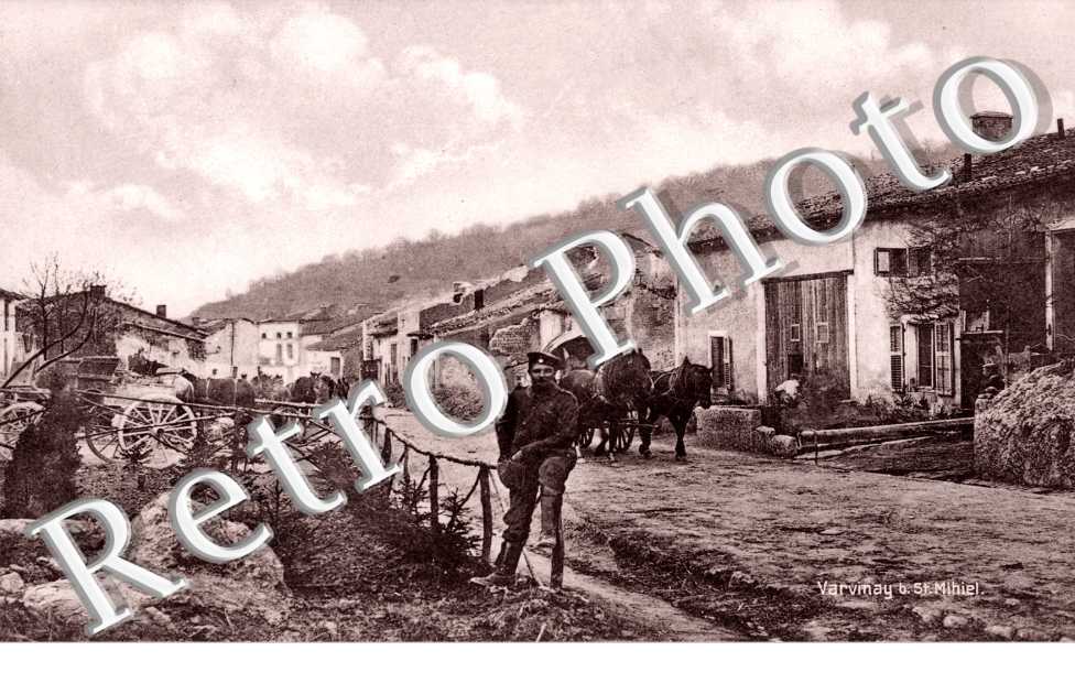 ( un soldat dans les ruines )