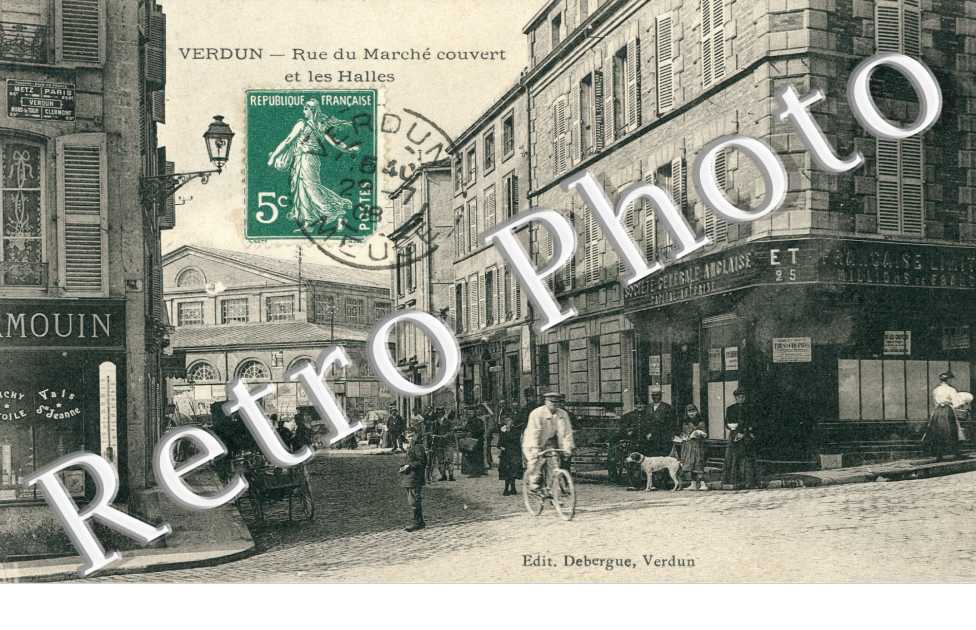 Rue du Marche couvert et les Halles