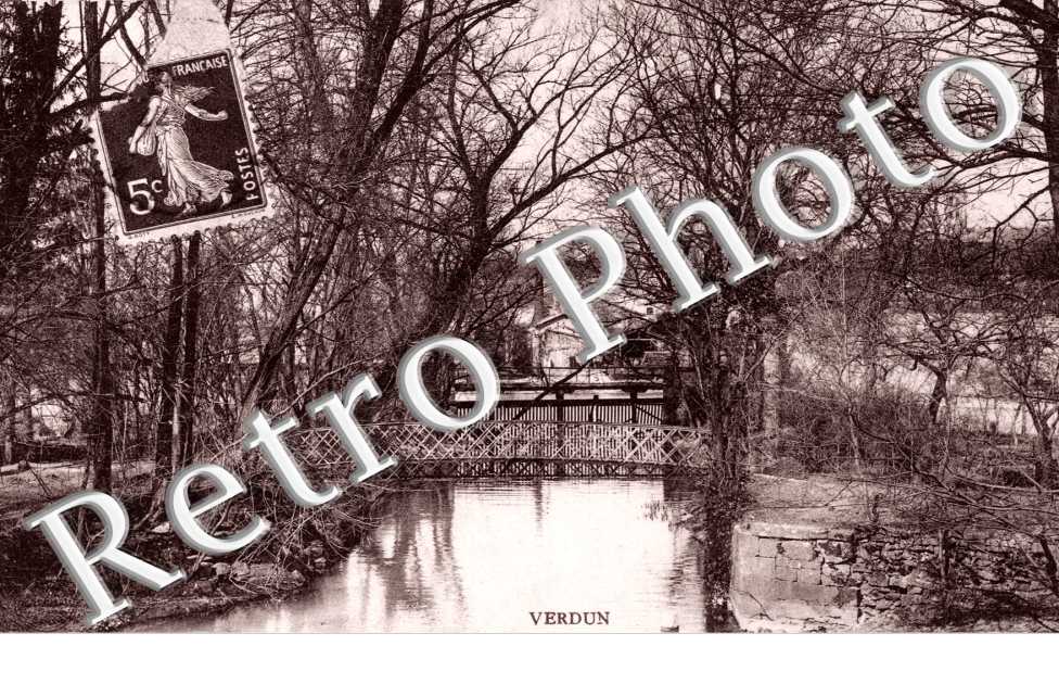 (petit pont sur un cours d'eau)