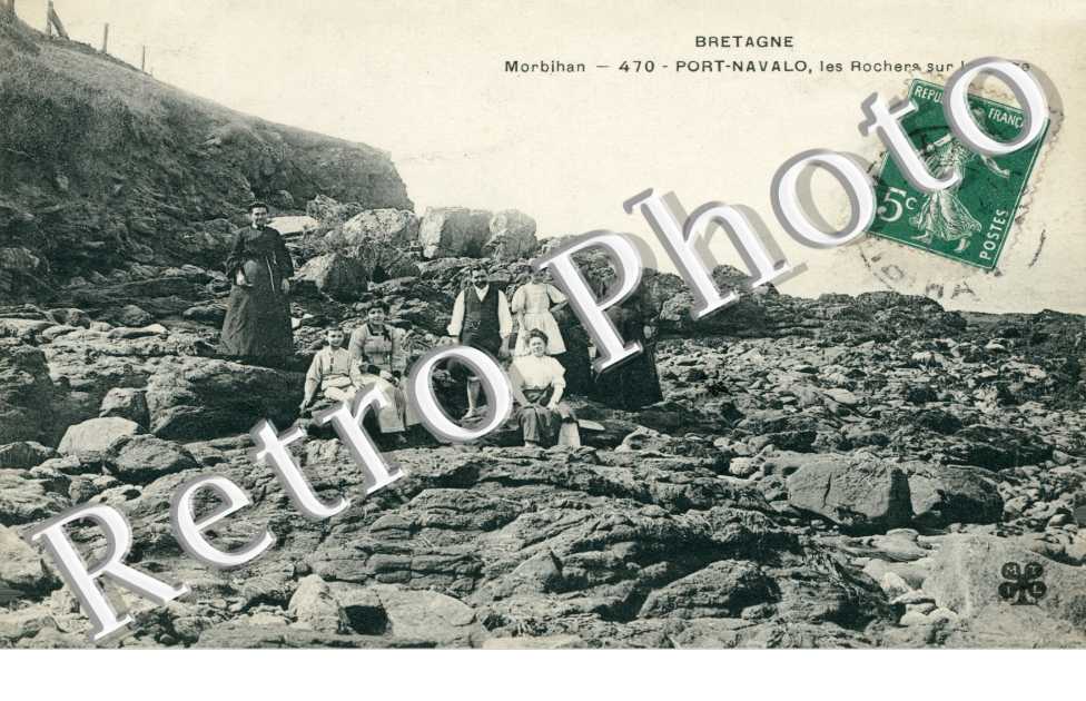 PORT NAVALO - Les rochers sur la plage