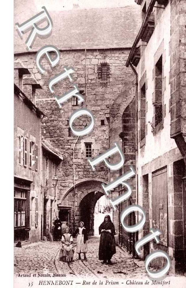 Rue de la Prison, Chateau de Montfort