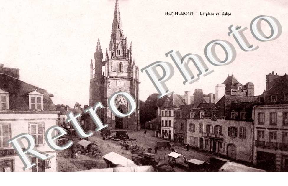 vue d'ensemble de la place et de l'eglise