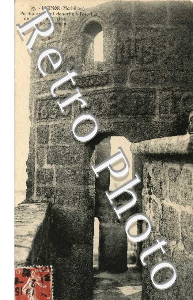 portique servant de sortie a l'escalier de la tour de l'eglise