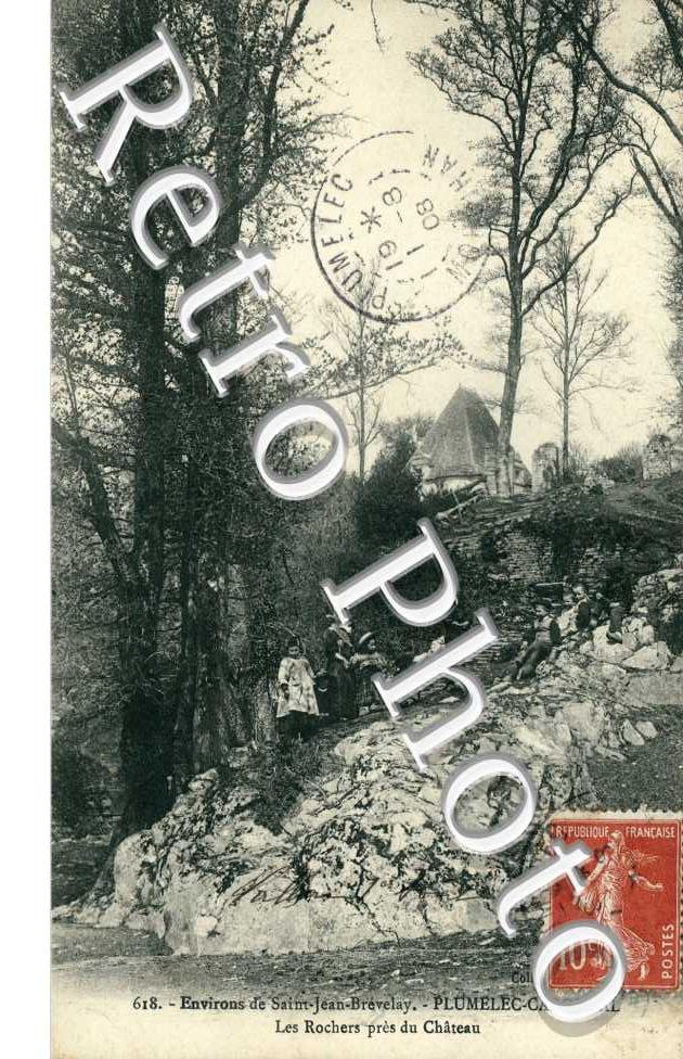 Plumelec-Cadoubal, les Rochers pres du Chateau