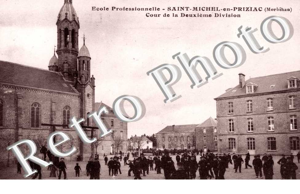 Ecole Professionnelle - Cour de la Deuxème Division