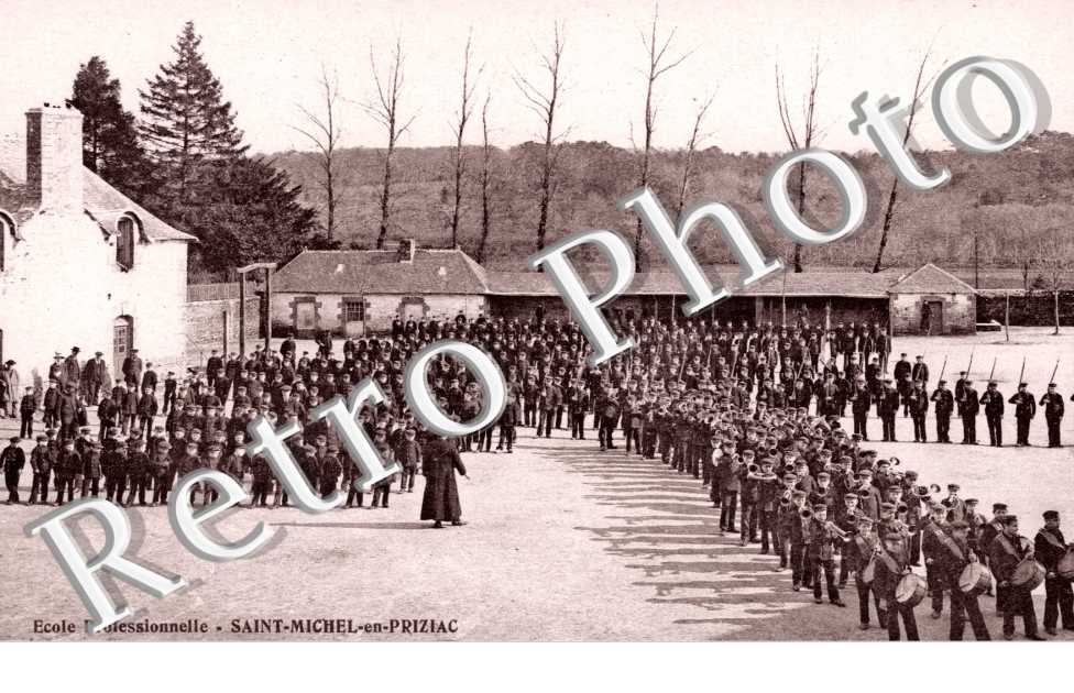Ecole Professionnelle, Saint-Michel-en-Priziac, le Defile
