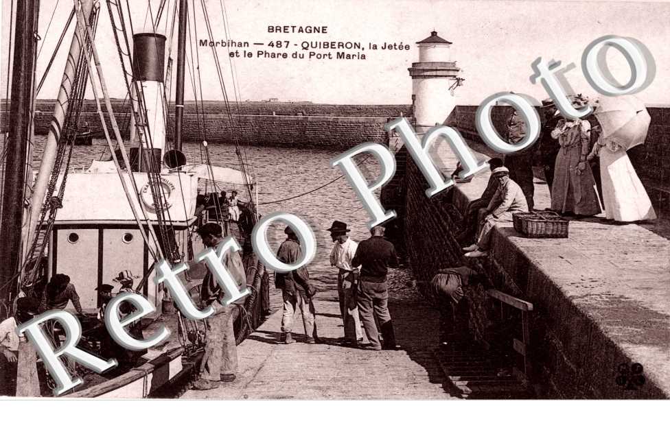 la jetee et le phare du Port Maria