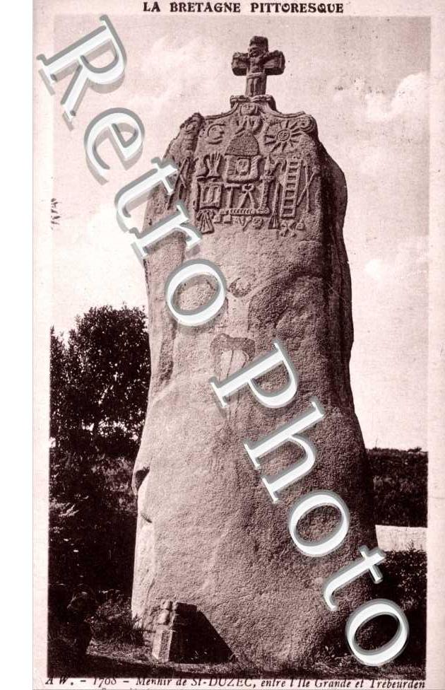 Menhir de Saint-Duzec entre l'Ile Grande et Trebeurden