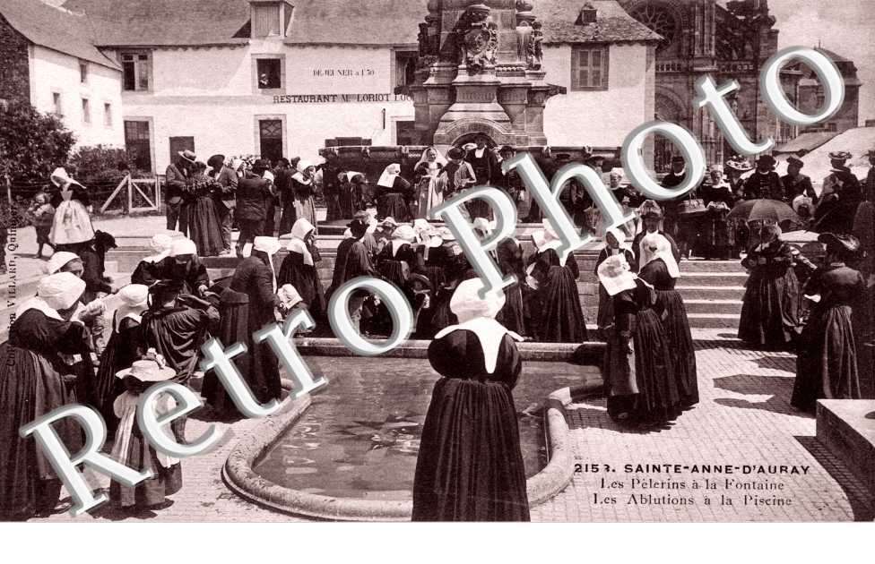 Les pelerins a la fontaine Les ablutions a la piscine
