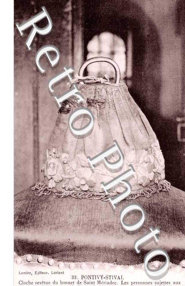Cloche revetue du Bonnet de saintMeriadec