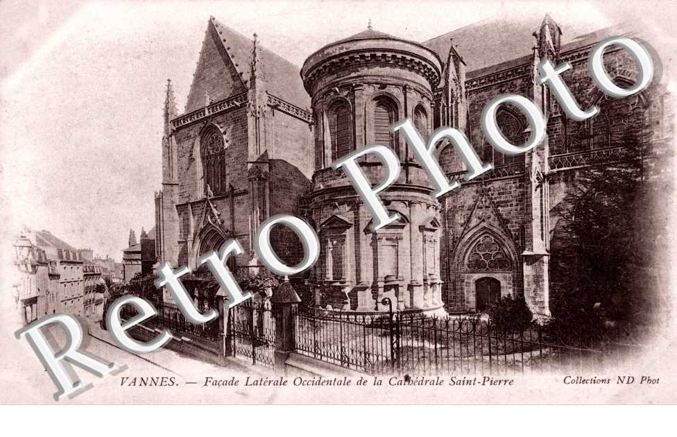 Facade laterale orientale de la cathedrale Saint-Pierre