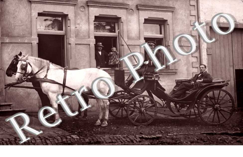 Un Fiacre devant une maison