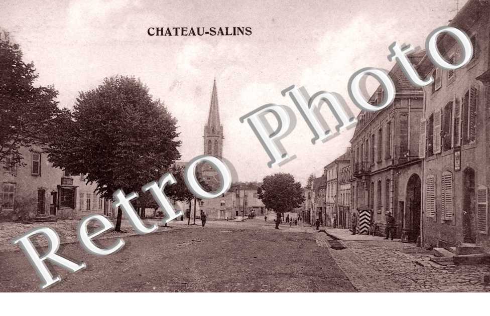 Une rue et l'Eglise