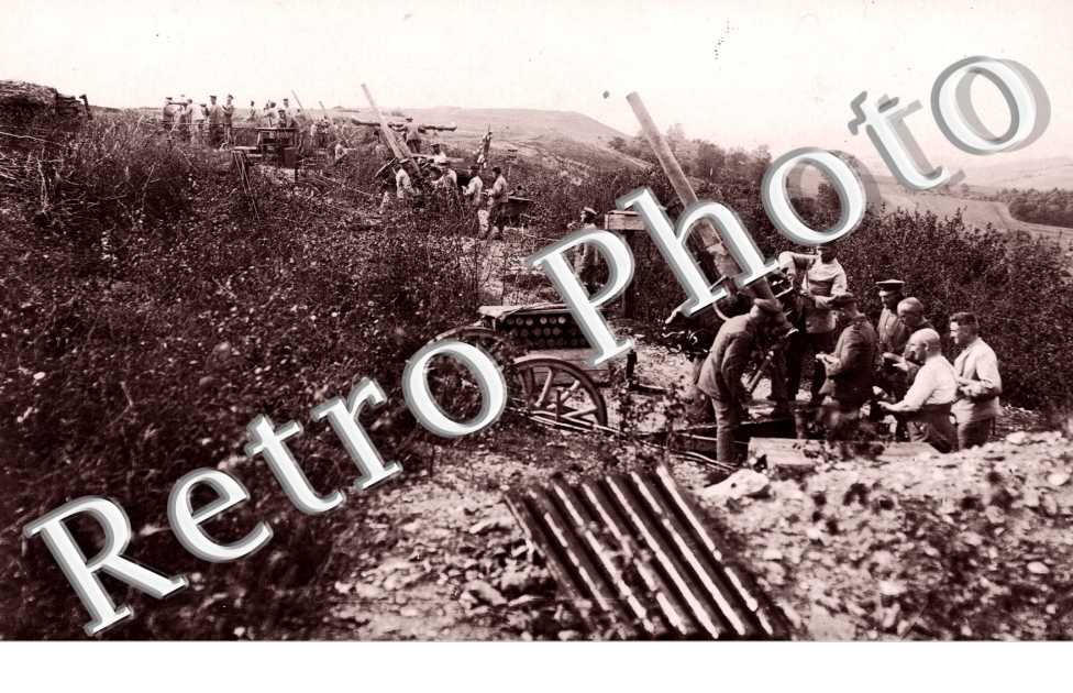 Ligne de front - militaires allemands en batterie
