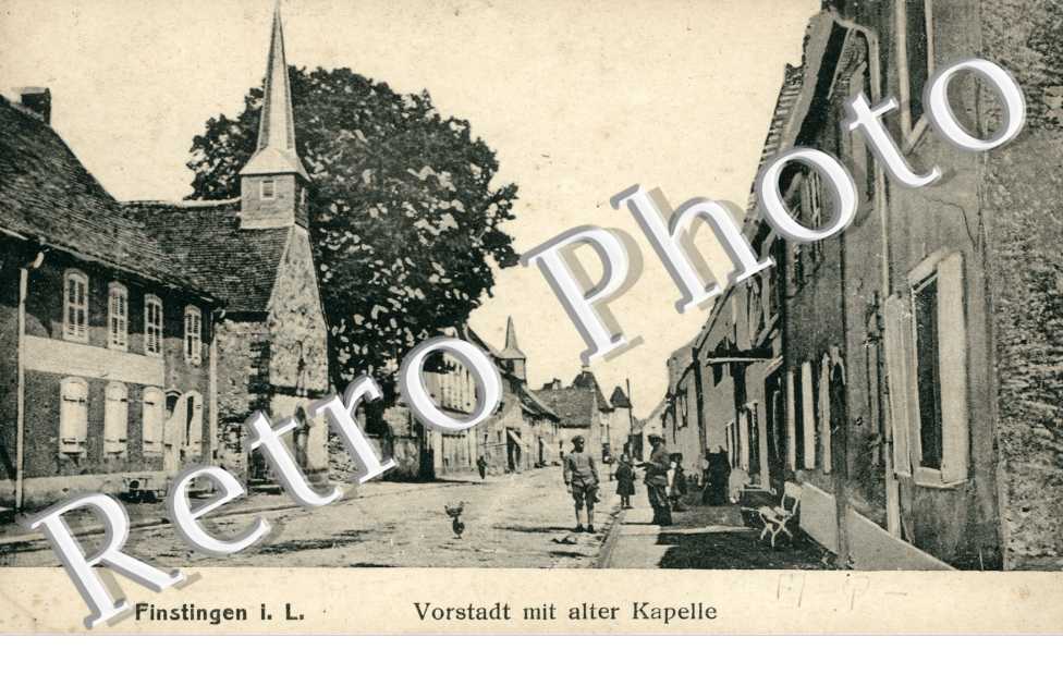 Vorstadt mit alter Kapelle
