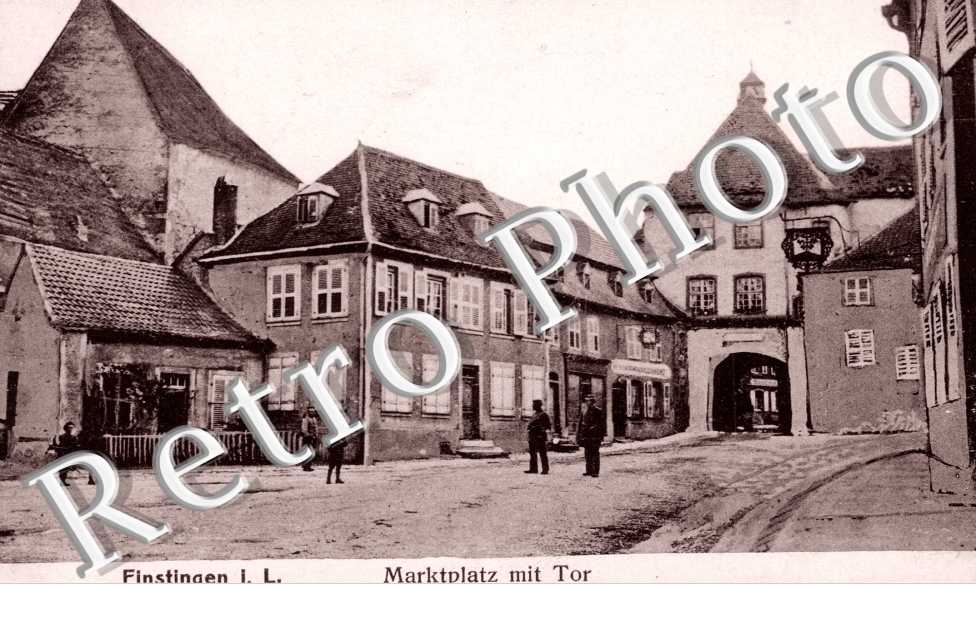 Marktplatz mit Tor