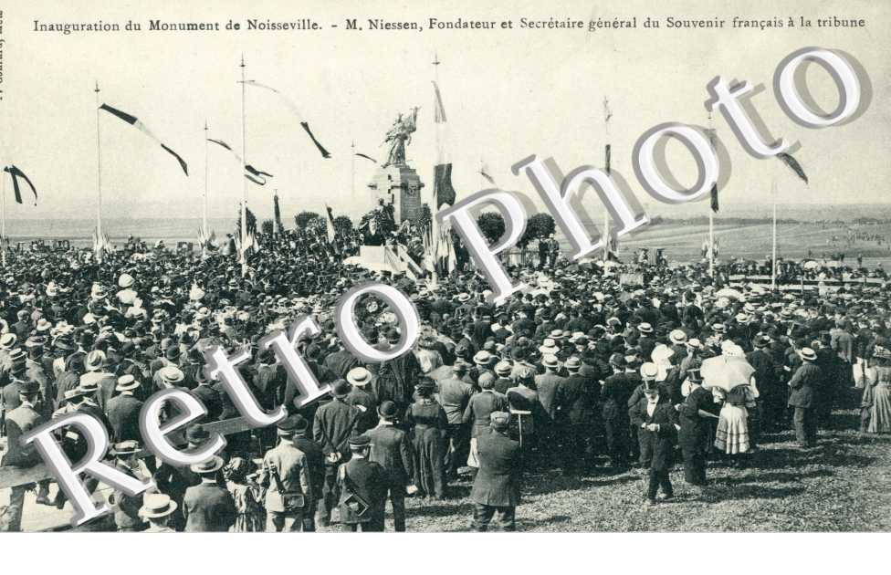 Inauguration du Monument francais, M. Niessen a la tribune