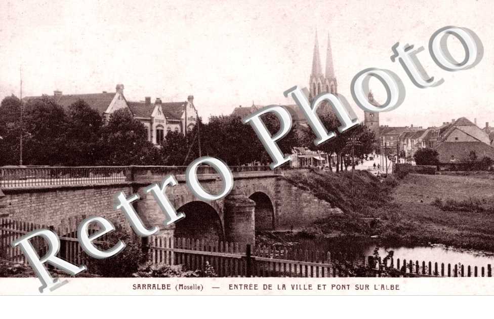 Entree de la Ville et Pont sur l'Albe