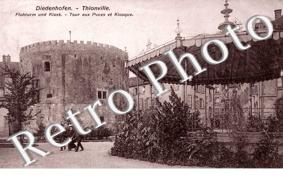 Tour aux puces et kiosque