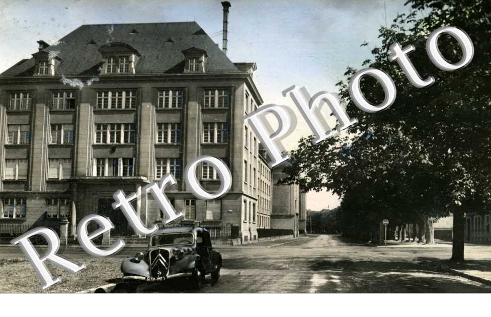 le lycée de jeunes filles (Hélène Boucher)