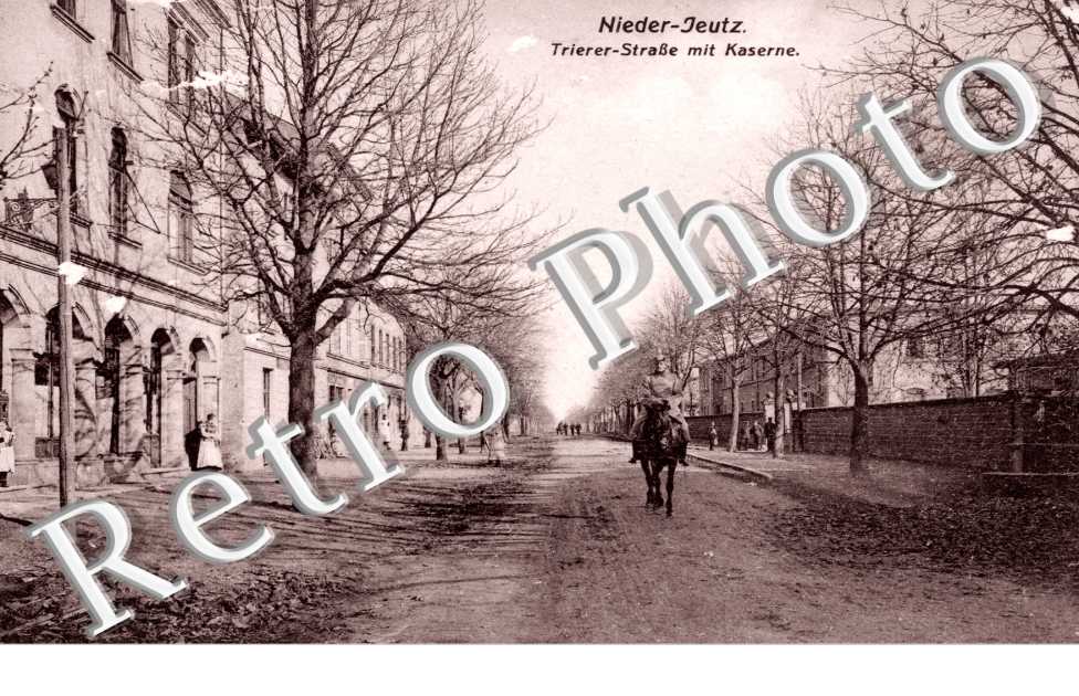 Nieder Yutz  Trierer strasse mit kaserne
