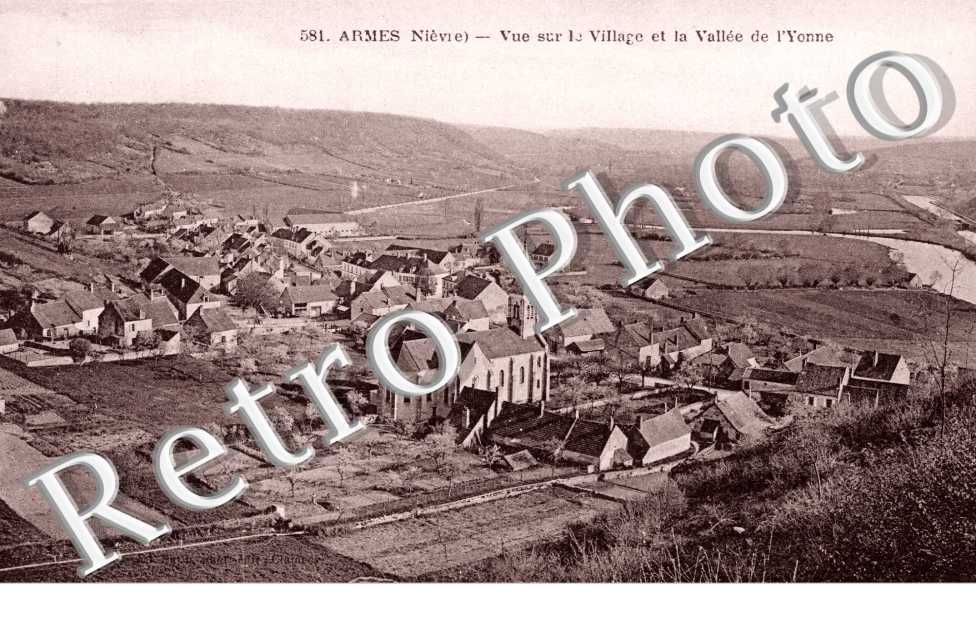 vue sur le village et la vallee de l'Yonne