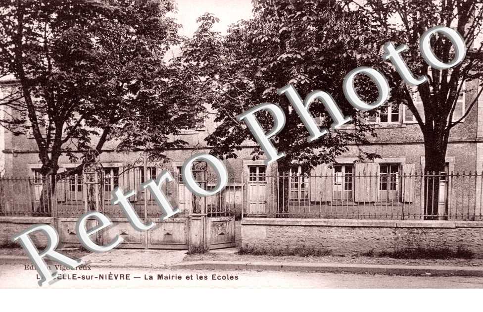 la mairie et les ecoles