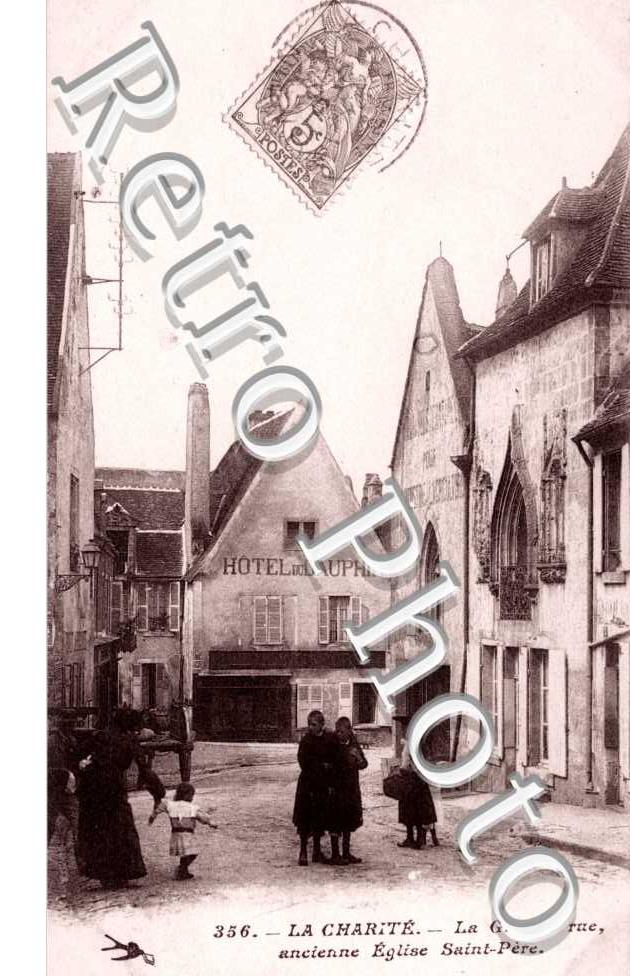 la grande rue, ancienne eglise St Pierre