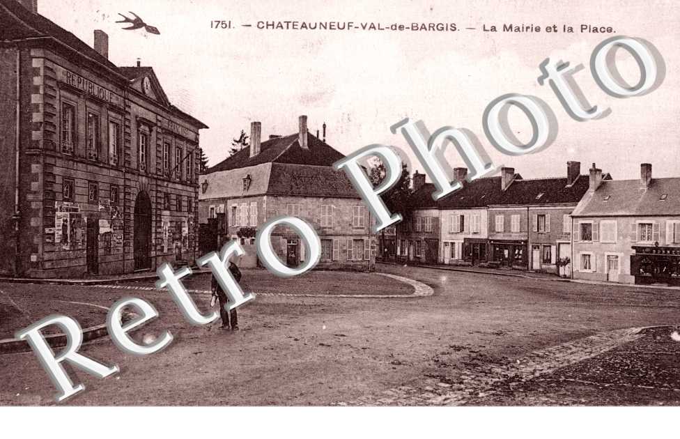 la mairie et la place