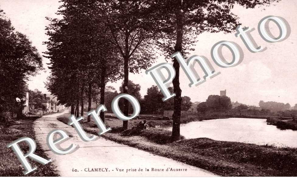 vue prise de la route d'Auxerre