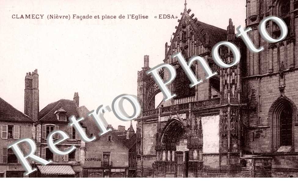 Facade et Place de l'Eglise
