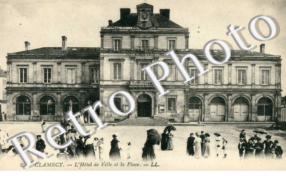 Hotel de Ville et la Place