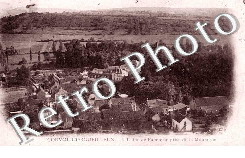 l'usine de papeterie prise de la montagne