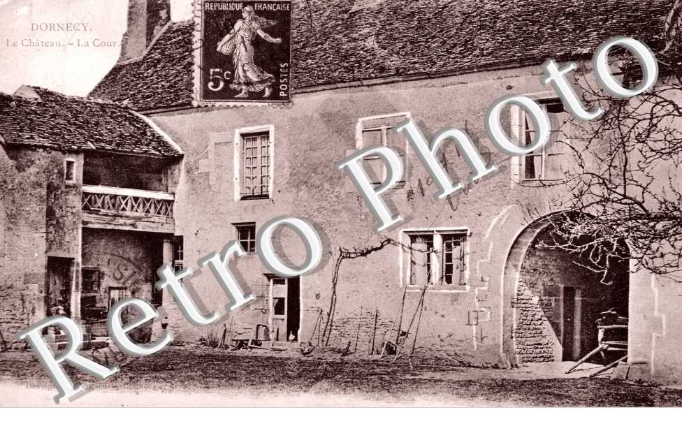 le chateau, la cour