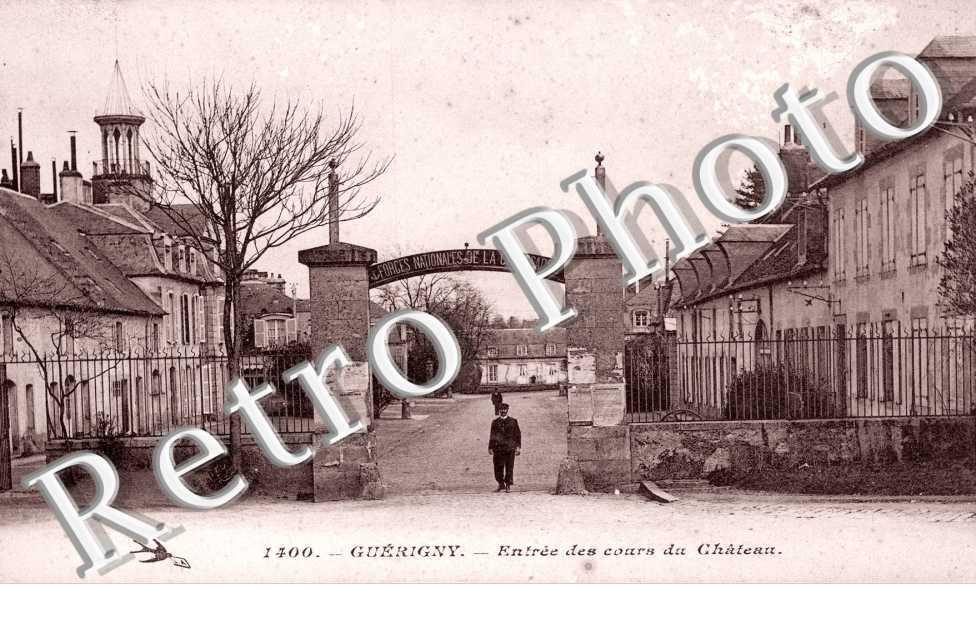 Entree des Cours du Chateau