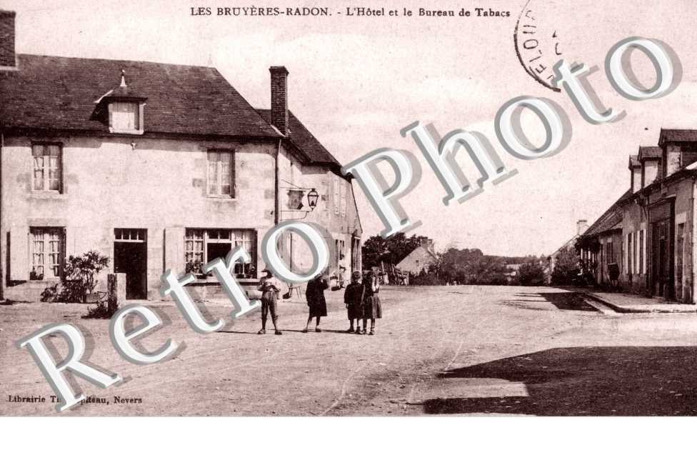 l'hotel et le bureau de tabacs