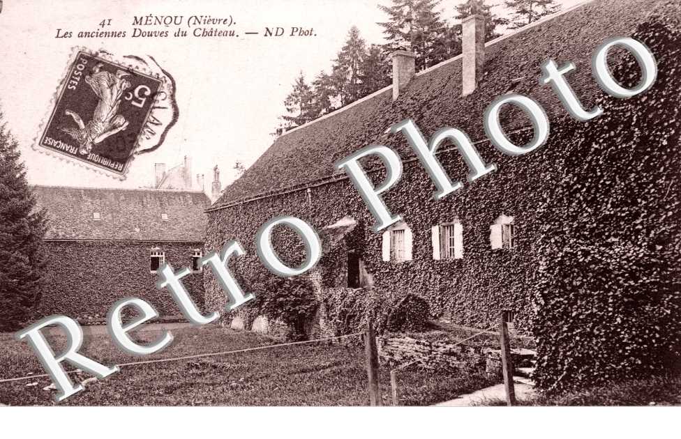 les anciennes douves du chateau