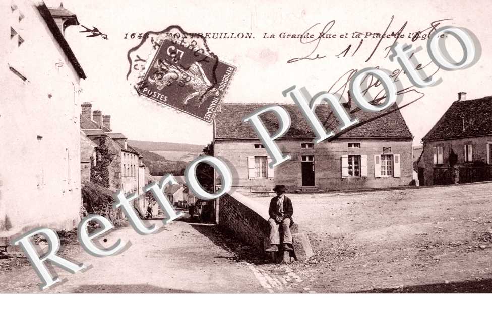 grande rue et la place de l'eglise