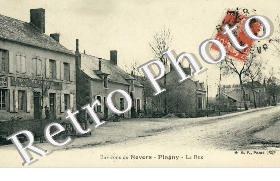 UNE RUE