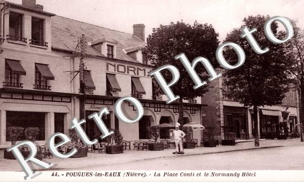 la place Conti et le Normandy Hotel