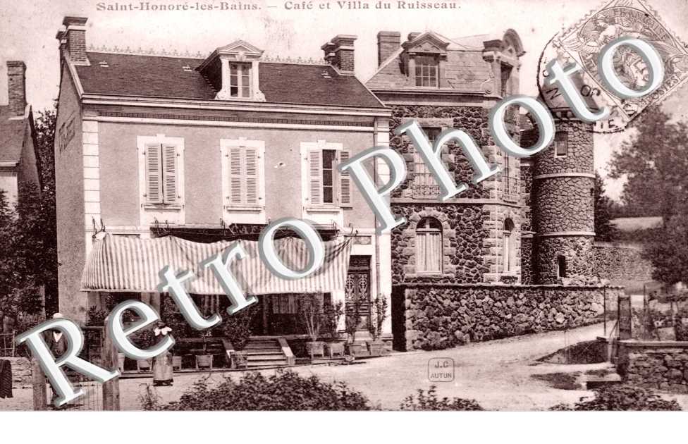 Cafe et villa du ruisseau