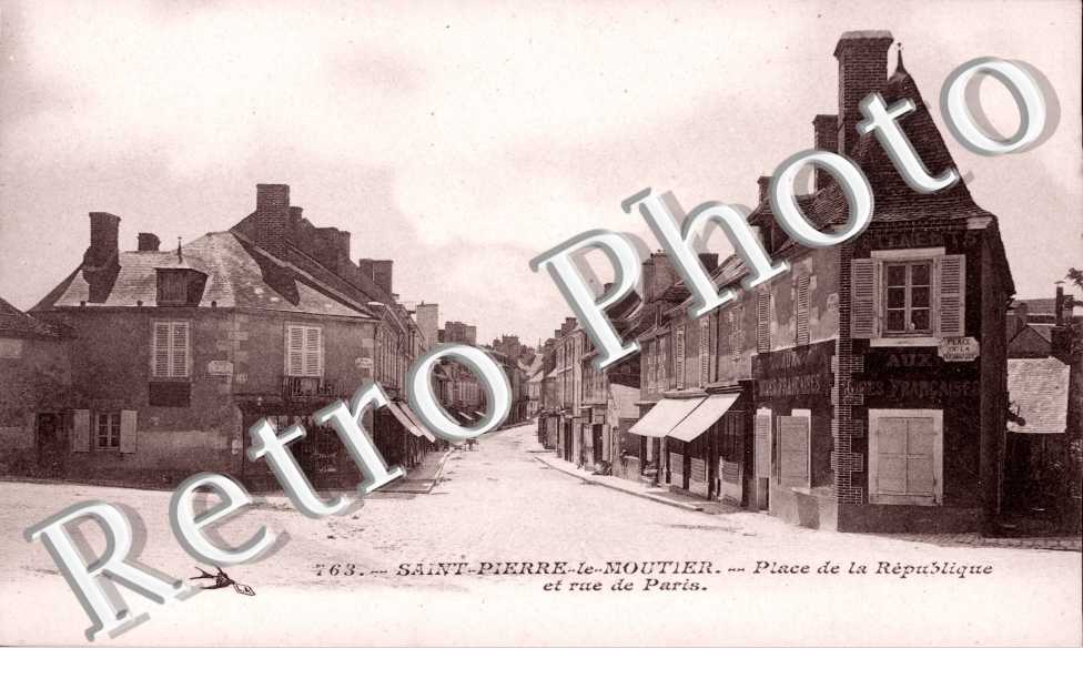 Place de la republique et rue de Paris