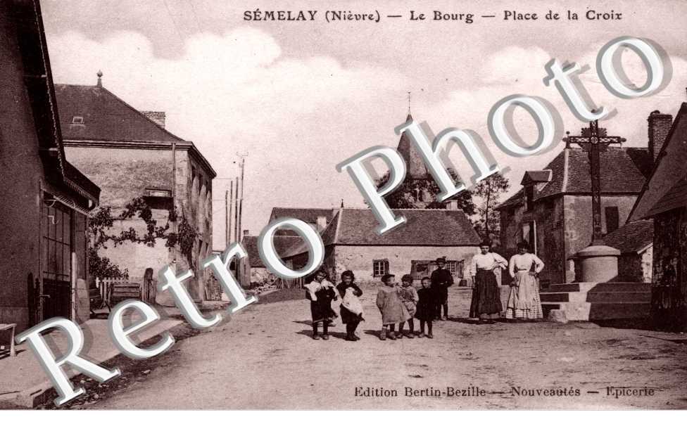 le bourg, place de la Croix